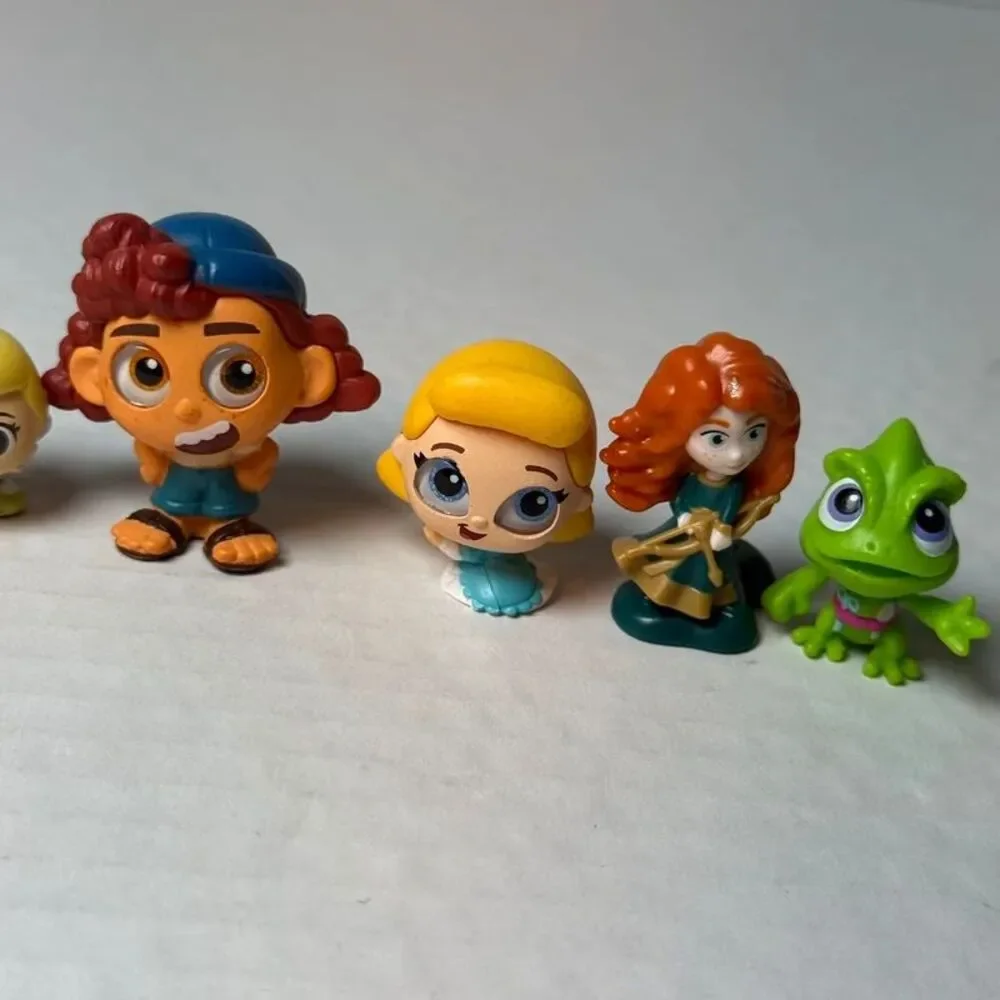 Disney Doorables&mini figures lot of 10